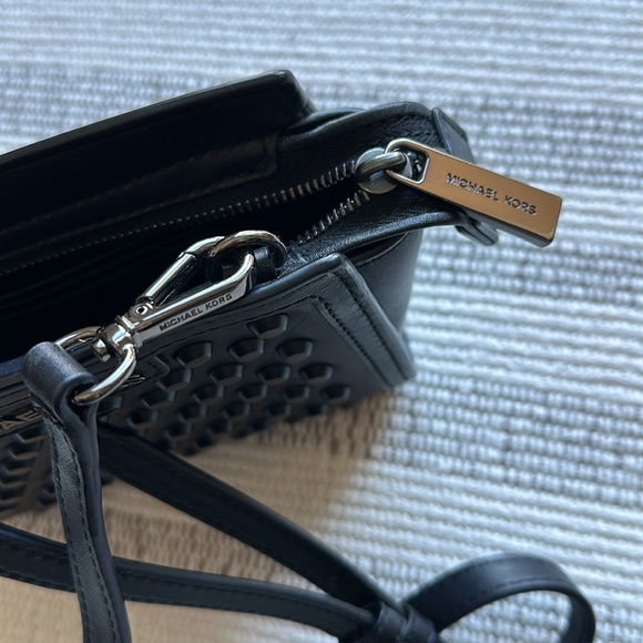 Michael Kors black crossbody - Picture 5 of 5